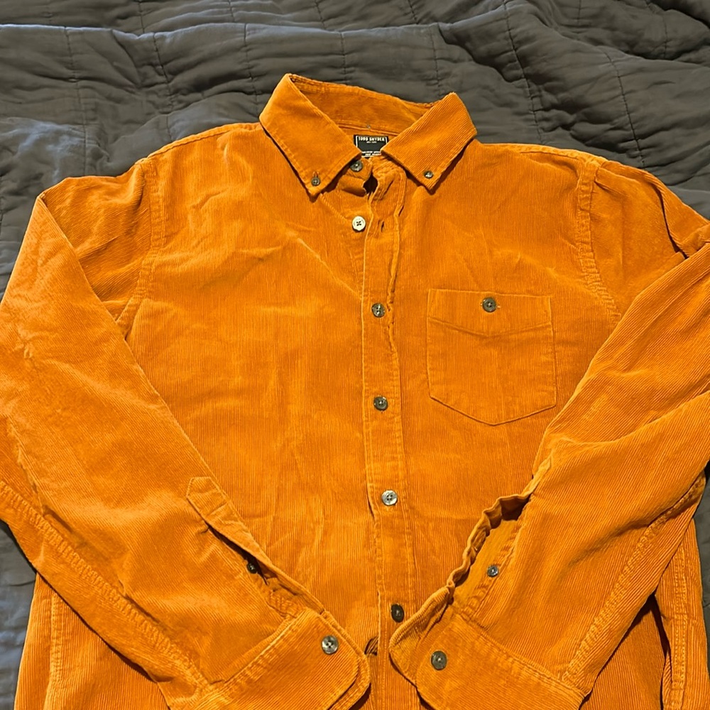 Todd Snyder men’s fine corduroy shirt, size L, rust color